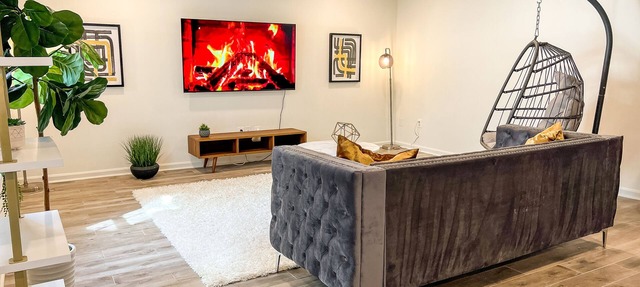 The Sapphire - Luxury Basement Suite Close to I-66 Queen Beds 2000 sqft