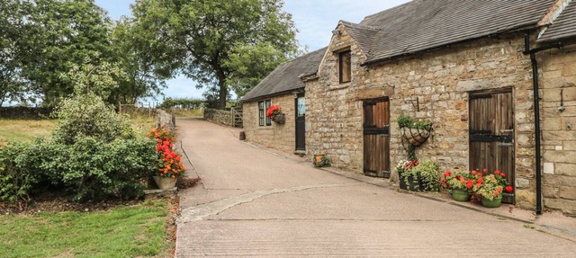 THE 'STABLES', pet friendly, character holiday cottage in Waterhouses