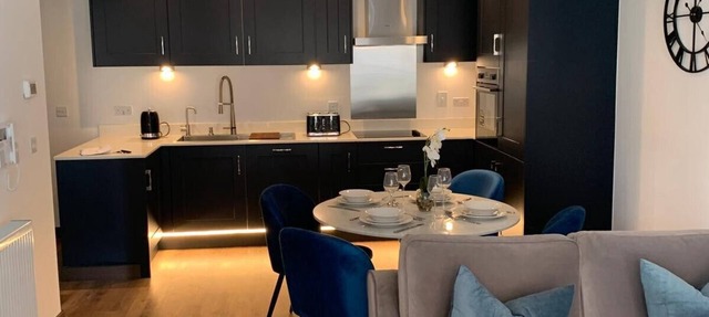 The Sunrise Den-Lovely 2 bedroom apartment/Parking