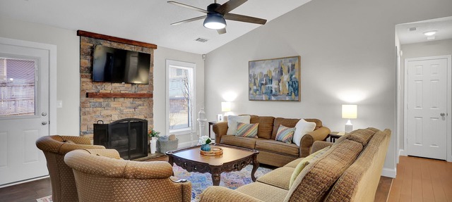 The Sweet Home! Minutes from Mall of GA and Suwannee!