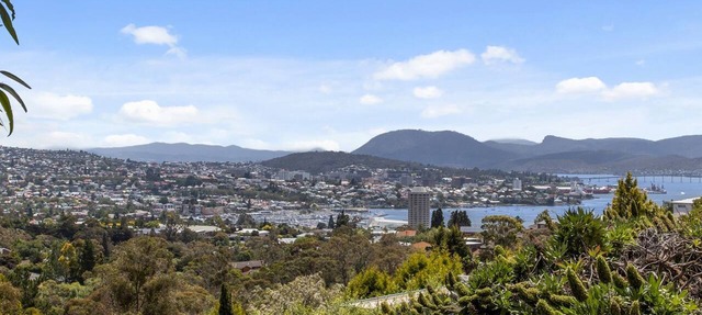 The View 2 bed unit with stunning Hobart outlook