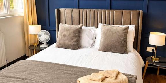 The Warldorf, King Size and Twin Apartment by The Hive WA1