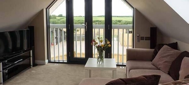 THE WILLOWS, family friendly, country holiday cottage in Adisham