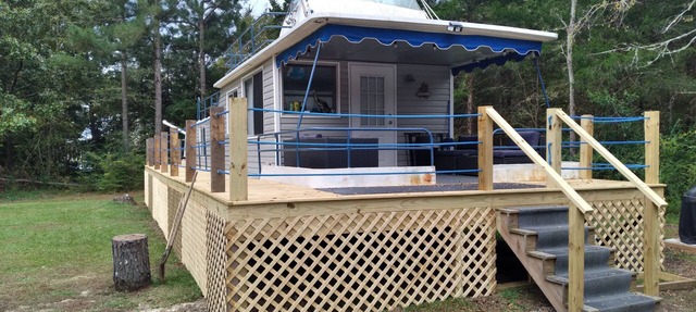 This Boat Don't Float. Completely refinished and updated 50 foot Houseboat.