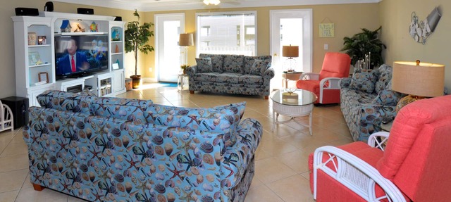 This is it! Spacious Luxury 8 Bedroom Villa, Pool, Hs Internet