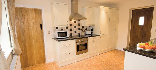 This spacious property for 4 has extensive views and an abundance of attractions close by.