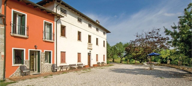 This vacation apartment on two floors is located in a wing of a country house from the 19th century,