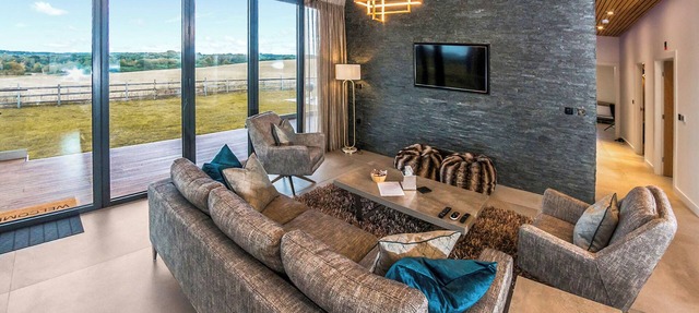 Three bed lodge with two king-size beds and one twin (king by arrangement).