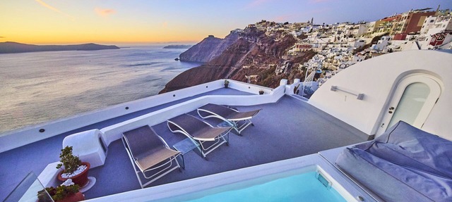 Three-Bedroom Villa with Caldera View, Heated Jacuzzi Pool and Breakfast