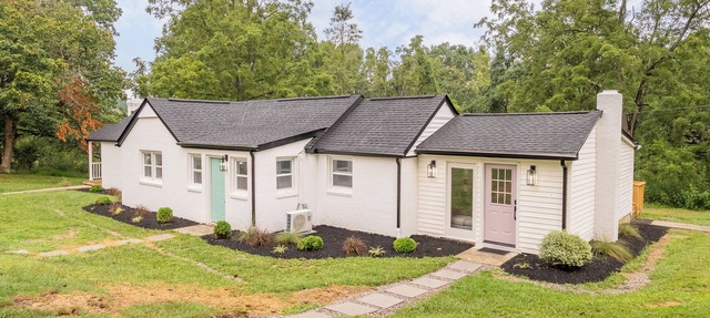 Three Bedrooms - Blacksburg Suites