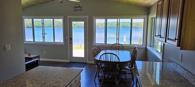 Three Loons Cottage at Loon Pond - with private beach and kayaks