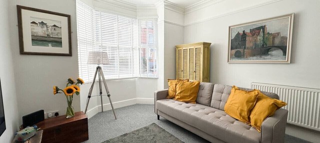 Three-storey Sherwood gem with spa bathroom and private backyard