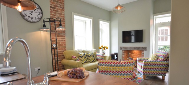THYMBLETHORPE, BLYTHVIEW, pet friendly, with pool in Southwold