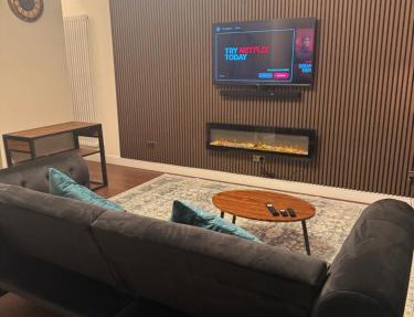 Timeless Spacious 1bedroom Duplex apartment with balcony in Shoreditch