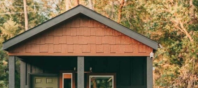 Tiny Cabin Retreat w/Hot Tub & Alpacas Rescue