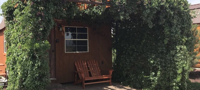 Tiny Home Cabin - Central to National Parks - ATV Trailer Parking Available!