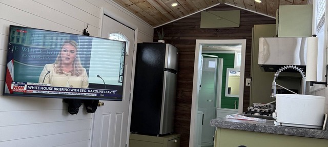 Tiny House with Bear Mountain Views. Only 25 Minutes outside of Anchorage