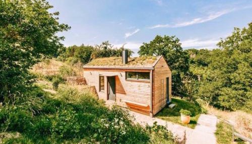 Tinyhouse Minimalus Panorama Schlafloft im Grünen