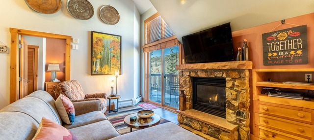 Top Floor River Run Condo w/Private Balcony Overlooking Shared Amenities!