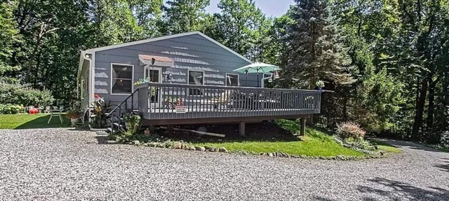 Total privacy and relaxation in a secluded 3 bed/2 bath house on 5 acres.
