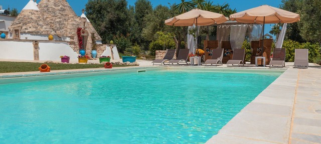 Traditional Round House with Wi-Fi, Air Conditioning, Pool & Garden