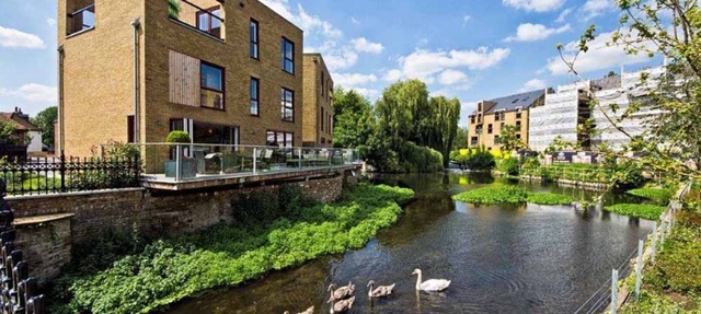 Tranquil 2 Bed, 2 Bath Apartments walking distance from the Uxbridge town centre