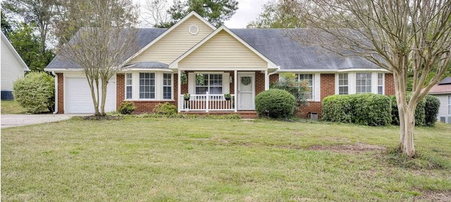 Tranquil 3bedroom Home in Welcoming North Augusta with Reading Nook & Fire Place