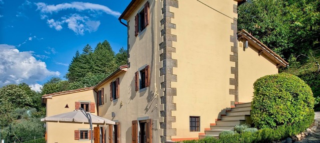 Tranquil architect-restored Tuscan villa with infinity pool and panoramic views