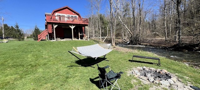 Tranquil Cabin Hideaway with Firepit and Riverfront Views on the Green River in Vermont