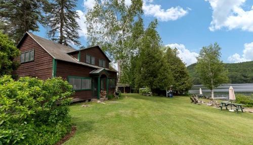 Tranquil Cabin on a Lake with Private Porch near Lebanon, New Hampshire