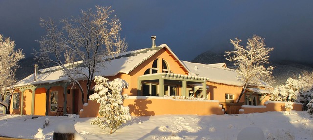 Tranquil five-bedroom house in Arroyo Seco - eight miles from Taos Ski Valley