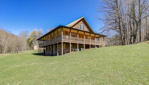 Tranquil Mountain Getaway in Troutdale: Game Room!