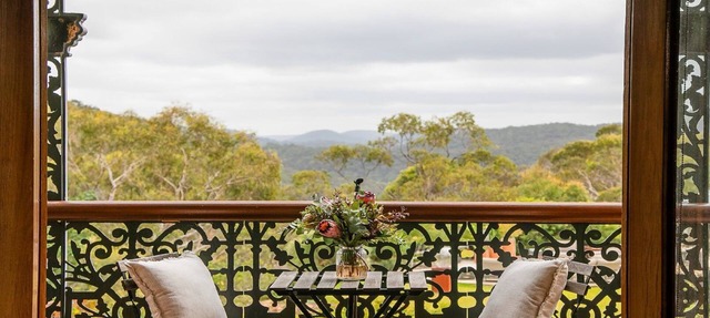 Tranquil, romantic, secluded retreat with amazing views that stretch on forever!