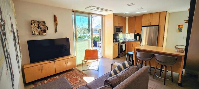 Tranquil Townhome in Downtown Neighborhood