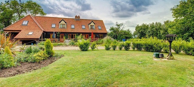 Tree Tops - One Bedroom House, Sleeps 2
