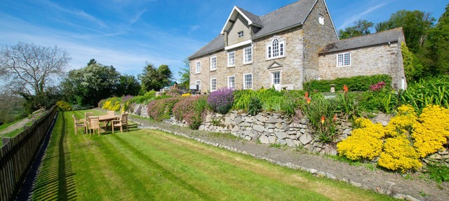 Trefnant Hall - Three Bedroom House, Sleeps 6