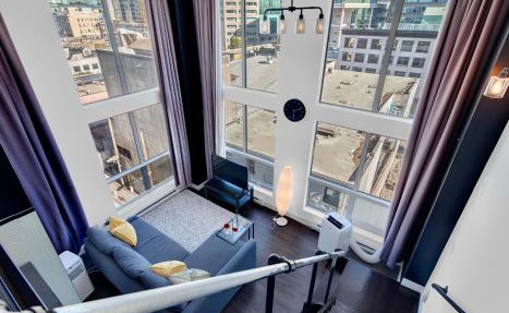 Trendy Downtown Loft Apartment - King Bed!