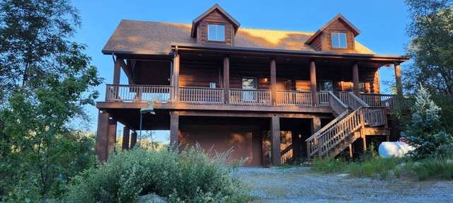 Tri-level Cabin Retreat-Privacy & Views!