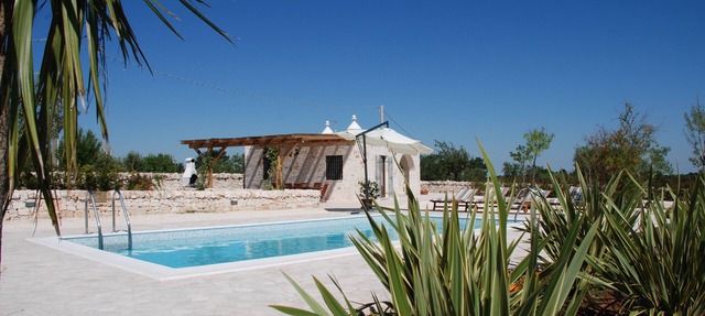 Trulli Bianchi. Characteristic stone trullo with private pool and panoramic view