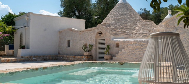 Trullo suite with outdoor spa