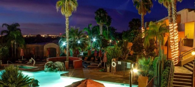 Tucson's Serene Oasis with complimentary breakfast