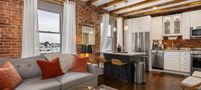 Tugboat Vista 2 Bedroom Downtown Portsmouth