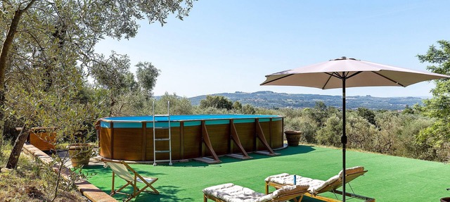 Tuscan Oasis: Country House with Private Pool, Views, and Private Parking