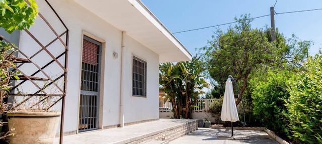 Two bedrooms villa with garden, barbecue (TL27)