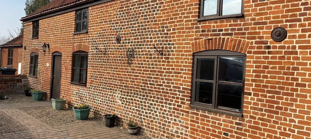 Two Brickground Large Victorian Cottage With Beautiful Garden