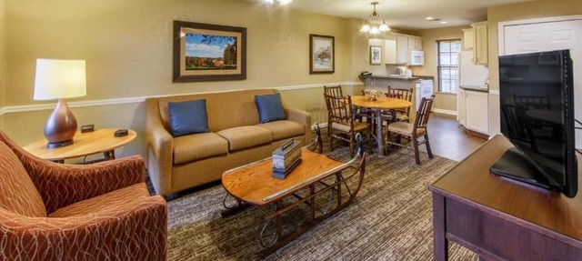 Two Spacious Villas | Indoor Pools, Game Nights & Nature Trails – All-in Escape
