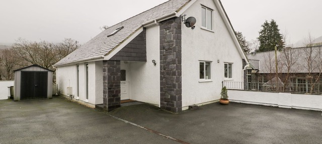 TY COCH, pet friendly, with a garden in Llanberis
