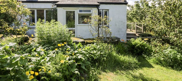 TY ISEL, pet friendly, character holiday cottage in Bethesda