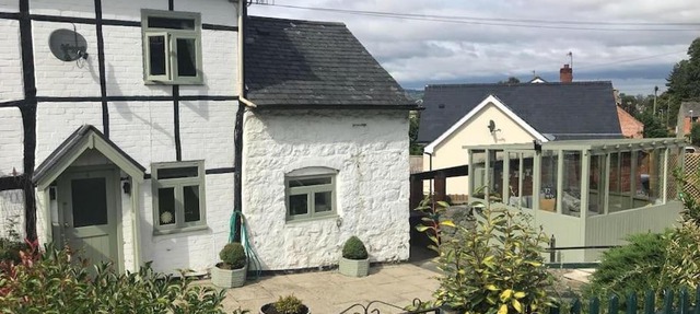 Ty Twty, Montgomery Cottage