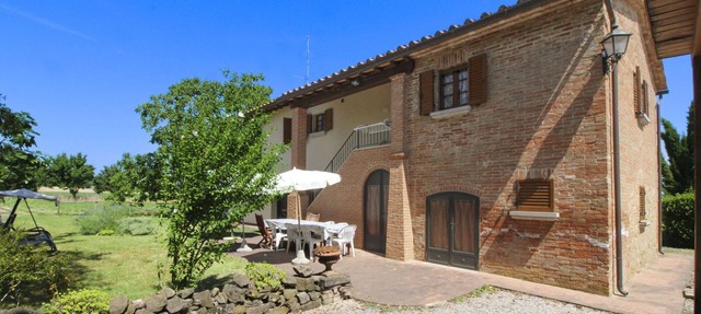 Typical farmhouse with private swimming pool and large outdoor area. Situated near the village of Fo